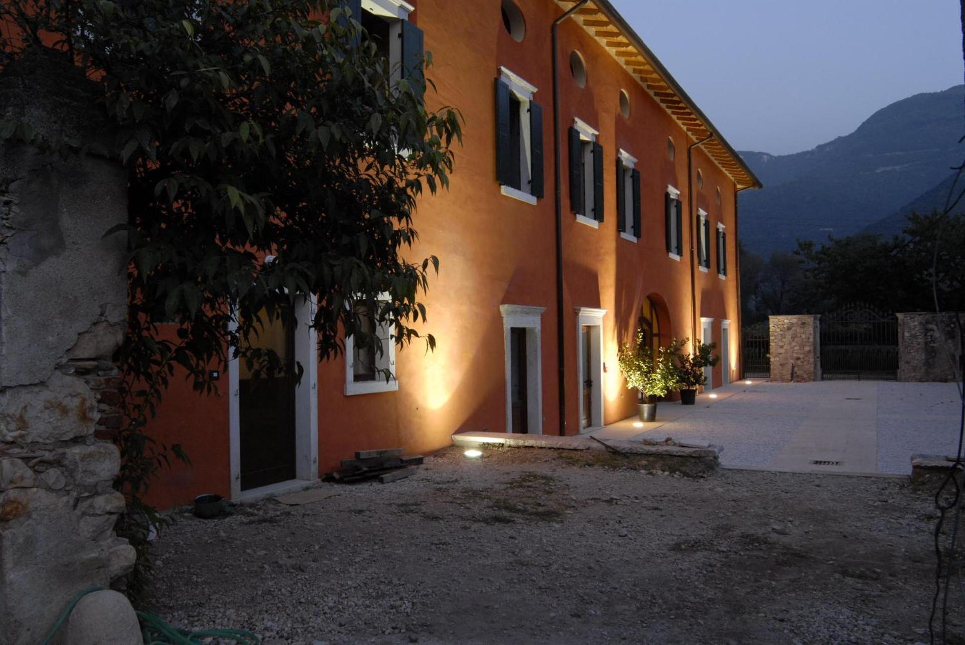 Agriturismo Al Palazzo Rivalta di Brentino Bagian luar foto